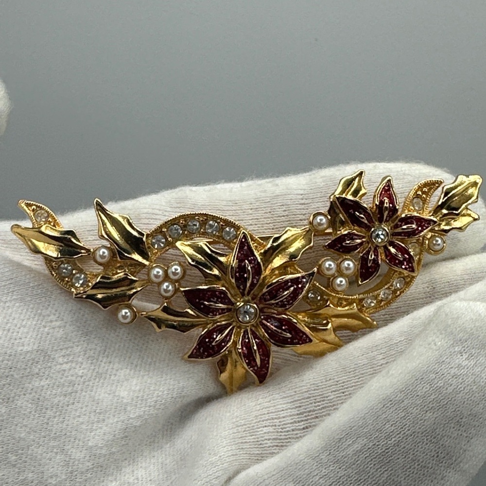 Guirlande‎ Poinsettia Crystals Pearl AVON Vintage Gold Brooch #175